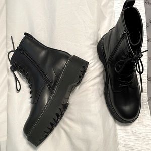 Steve Madden black Betty platformed boots